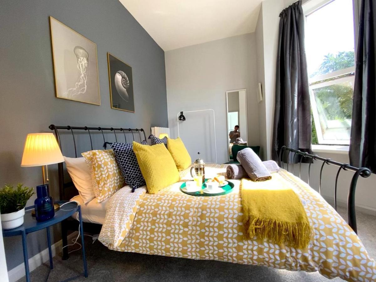 Trendy Stylish Apartment! - 5 Minute Walk To The Best Beach! - Great Location - Parking - Fast Wifi - Smart Tv - Newly Decorated - Sleeps Up To 6! Close To Bournemouth & Poole Town Centre & Sandbanks Bagian luar foto