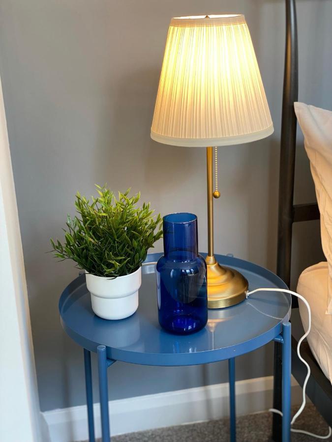 Trendy Stylish Apartment! - 5 Minute Walk To The Best Beach! - Great Location - Parking - Fast Wifi - Smart Tv - Newly Decorated - Sleeps Up To 6! Close To Bournemouth & Poole Town Centre & Sandbanks Bagian luar foto